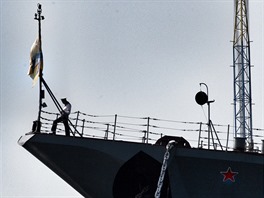 Lo Moskva kotvc jet v ukrajinskm Sevastopolu v roce 2007