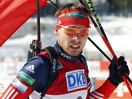 Ruskı biatlonista Anton Šipulin po vítězství ve stíhacím závodu v Pokljuce.