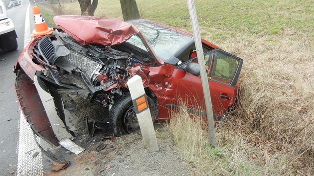 Havarovan koda Fabia skonila v pkopu. (4. 3. 2014)