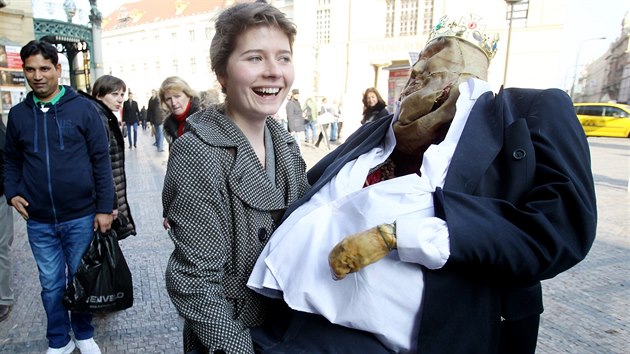 Happening vtvarnice Daniely Grohov k prvnmu vro inaugurace Miloe Zemana prezidentem