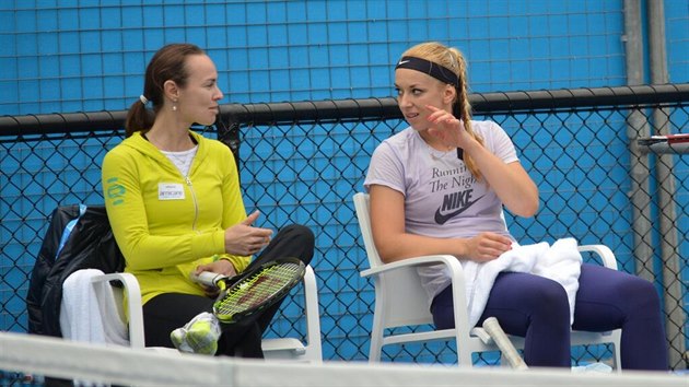 Tenistka Sabine Lisická (vpravo) se svou trenérkou Martinou Hingisovou