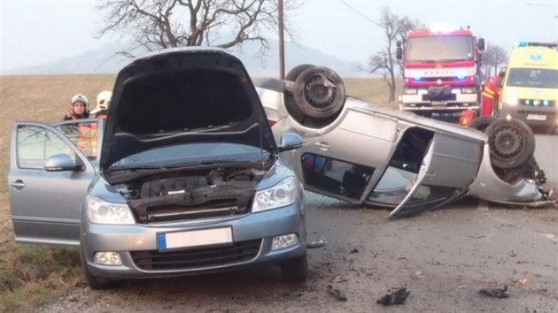 Pi srce dvou voz u Metylovic na Frdecko-Mstecku se zranili tyi mui. (8. bezna 2014)