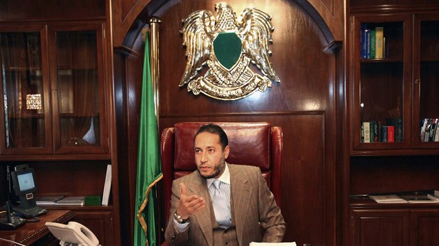 Saad Kaddf Gaddafi bhem tiskov konference v Tripolisu. (31. ledna 2010)