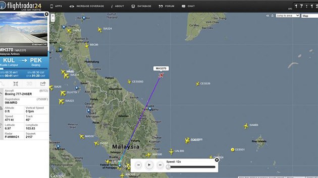 Zznam trasy letu MH370 spolenosti Malaysia Airlines. Dv hodiny pot, co stroj opustil letit v Kuala Lumpur, zmizel z radar. (8. bezna 2014)