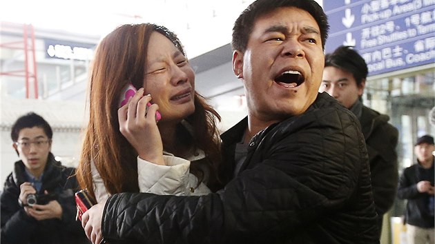 Pbuzn cestujcch letu MH370 na pekingskm letiti (8. bezna 2014)