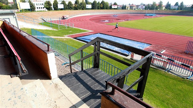 Mstsk atletick stadion na Dukle m zchtral a zanedban zzem.