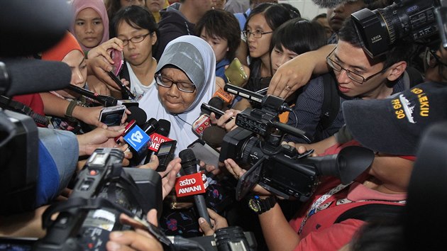 Novini se na letiti v malajsijskm Kuala Lumpur sesypali na enu, jej pbuzn byl na palub poheovanho boeingu.