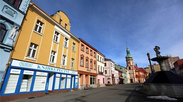 Jen za posledn ti msce zmizela ze Starho nmst v Sokolov drogerie, knihkupectv a dv asijsk oberstven, pry jsou tak hudebniny.