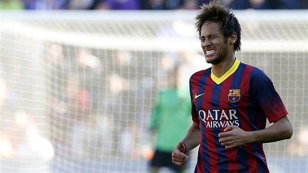Neymar z Barcelony neml v zpase s Valladolidem mnoho dvod k smvu...