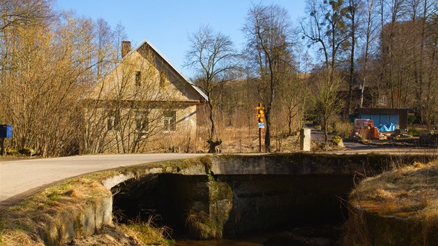 Pod mostem v obci Roudn protkaj Novohradka a Jaroovsk potok.