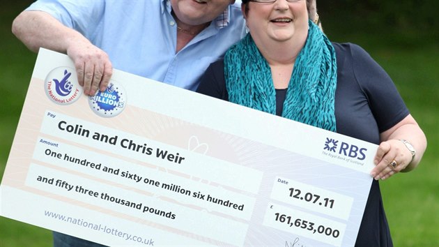 Chris a Colin Weirovi vyhrli v roce 2011 v britsk loterii EuroMillions neuvitelnch 5,4 miliard korun.