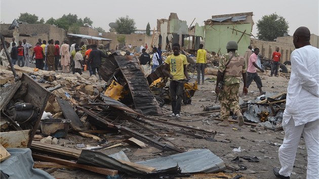 Na triti ve mst Maiduguri zabily nloe nastraen v autech 51 lid. (2. 3. 2014)