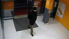 Muž podezřelý z lednové krádeže ve vozidle Kia v garážích na Černém Mostě Muž podezřelý z lednové krádeže ve vozidle Kia v garážích na Černém Mostě