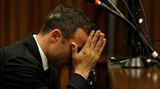 Oscar Pistorius při třetím dni soudního procesu v jihoafrické Pretorii (5.... Oscar Pistorius při třetím dni soudního procesu v jihoafrické Pretorii (5....