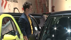 Ženeva, autosalon, muži Ženeva, autosalon, muži