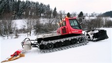 Rolba musí chytit tu správnou chvíli, aby sníh nebyl pemrzlý a místo...