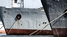 Vojenské lod kotvící v Sevastopolu