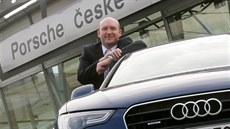 Šéf autosalonu Porsche České Budějovice Josef Kiselica. Šéf autosalonu Porsche České Budějovice Josef Kiselica.