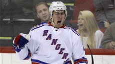 JÁSOT. Ryan McDonagh z New York Rangers se raduje z gólu. 