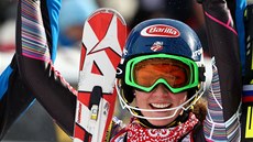 Mikaela Schiffrinová po vítzství ve slalomu v Aare.  