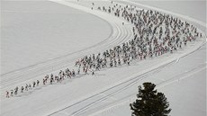 Momentka ze závodu dálkových bc na lyích - Engadin skimarathonu ve