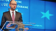 Ukrajinský premiér Arsenij Jaceňuk Ukrajinský premiér Arsenij Jaceňuk