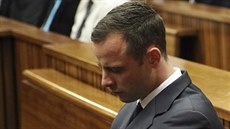 Oscar Pistorius v soudní síni v Pretorii.