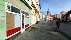 Jen za poslední tři měsíce zmizela ze Starého náměstí v Sokolově drogerie, Jen za poslední tři měsíce zmizela ze Starého náměstí v Sokolově drogerie,