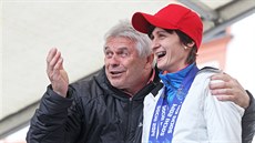 ÚSMVY. Petr Novák (vlevo) a Martina Sáblíková - úspný rychlobruslaský...