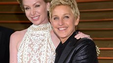 Portia de Rossi a Ellen DeGeneresová na Vanity Fair Oscar Party (2. bezna 2014)