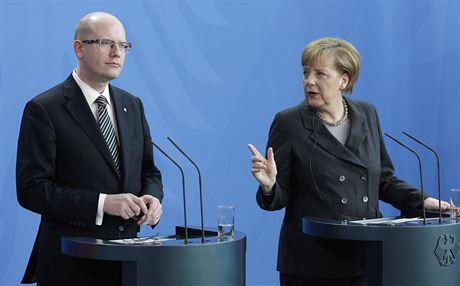 Nmecká kancléka Angela Merkelová na tiskové konferenci s premiérem Bohuslavem...