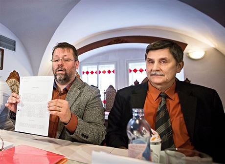 Libor Hrubý (vlevo) a Josef Tuek svolali do eských Budjovic tiskovou...