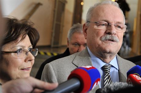 Pokud srovnáme Gaparoviovo psobení s porovnatelným desetiletím Václava Klause, pak z nj slovenský prezident vychází jako státník, píe Lubo Palata.