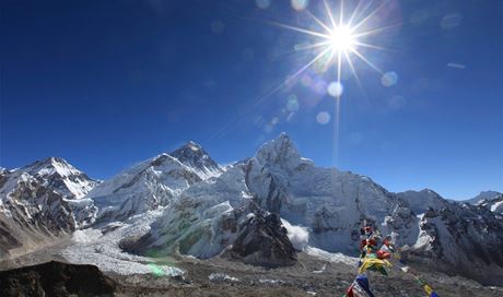 Slunce nad Everestem
