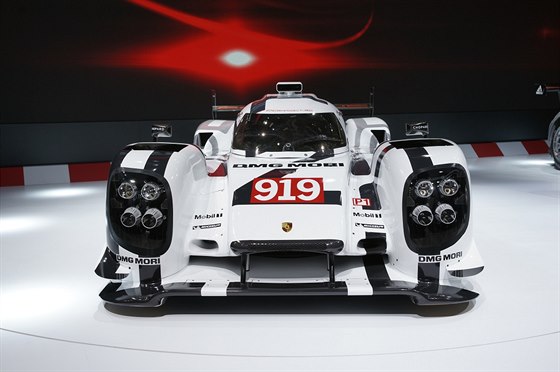 Porsche 919 Hybrid, závodní speciál pro Le Mans se pedstavil na autosalonu v...