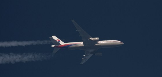 Boeing 777-200 spolenosti Malaysia Airlines. Práv takový stroj se zítil v beznu minulého roku neznámo kde.