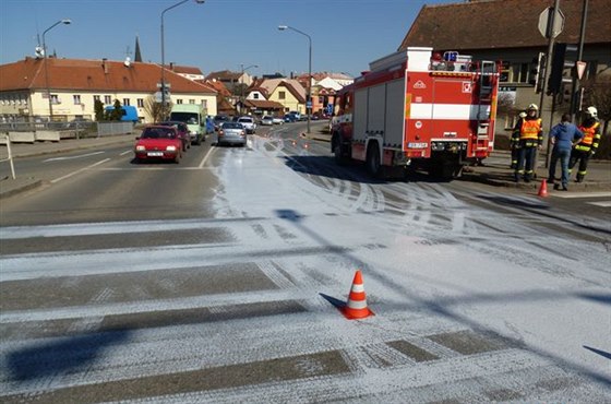 Pevrený sud zpsobil edivou kiovatku v Litomyli