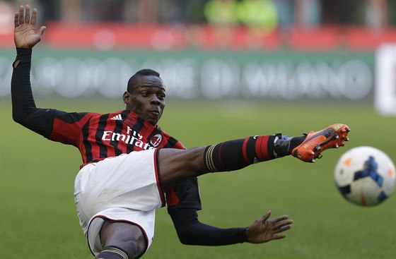 Mario Balotelli z AC Milán pi steleckém pokusu