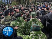 Hlavn tb ukrajinskho nmonictva v Sevastopolu obsadili Rusov (19. bezna...