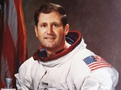 Krom astronautsk kariry William Pogue psal knihy, pednel a spolupracoval