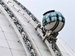 Výtah na budov Ericsson Globe ve védském Stockholmu. Jízda ve dvou...