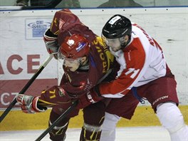 Jakub Herman (vpravo) z Olomouce bojuje s Markem Prokem z Jihlavy.