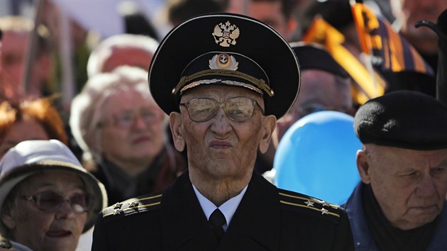 Rusk vlen vetern na moskevsk demonstraci na podporu krymskch Rus (12. bezna 2014)