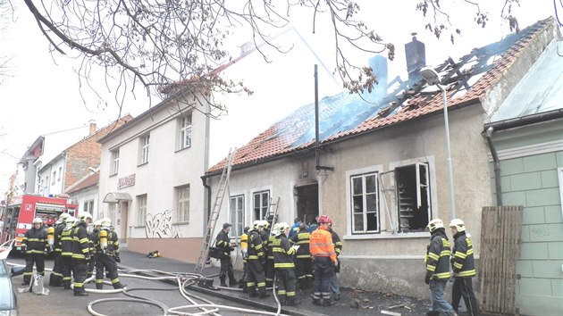 Pi poru rodinnho domu v praskch Kobylisch zahynula star ena (18.3.2014)