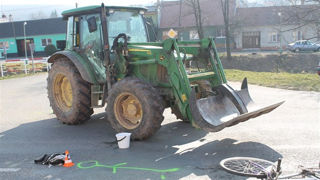 Nehoda traktoru a cyklisty v Radjov na Hodonnsku.