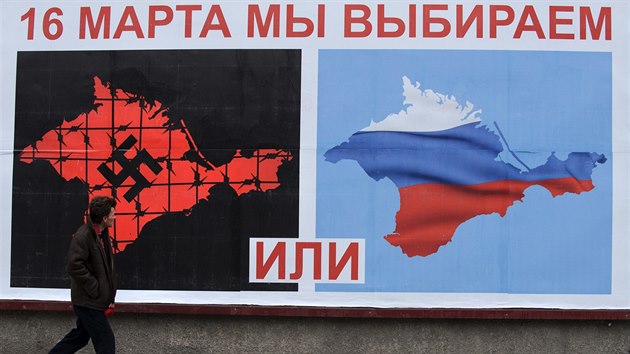 Billboardy v Sevastopolu lkaj na nedln referendum o odtren od Ukrajiny a pidruen k Rusku.