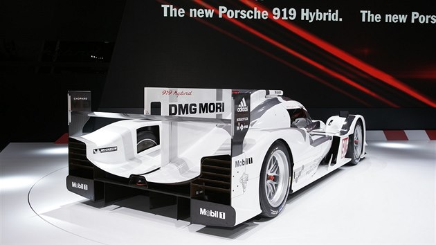 Porsche 919 Hybrid, zvodn specil pro Le Mans se pedstavil na autosalonu v enev.