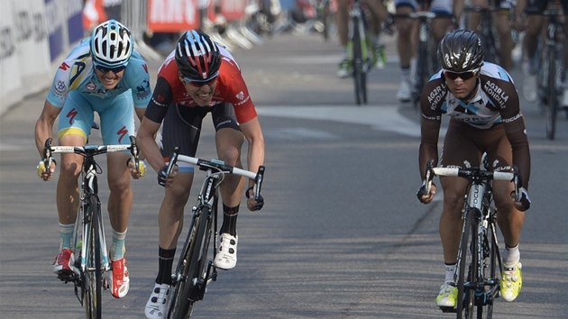 Kolumbijský cyklista Carlos Betancur (vpravo) vyhrál 5. etapu závodu Paí-Nice.