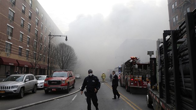 Na mst zasahovaly destky hasiskch jednotek (New York/Harlem, 12. bezna 2014)