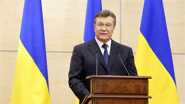 Svren ukrajinsk prezident Viktor Janukovy na tiskov konferenci v Rostov na Donu zopakoval, e stle stoj v ele sttu i ukrajinsk armdy. (11. bezna 2014)